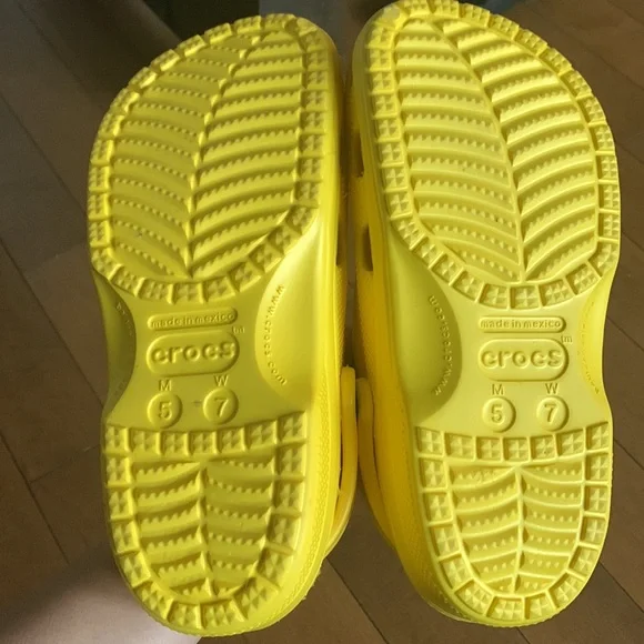 Classic Crocs size 7 - Picture 3 of 4